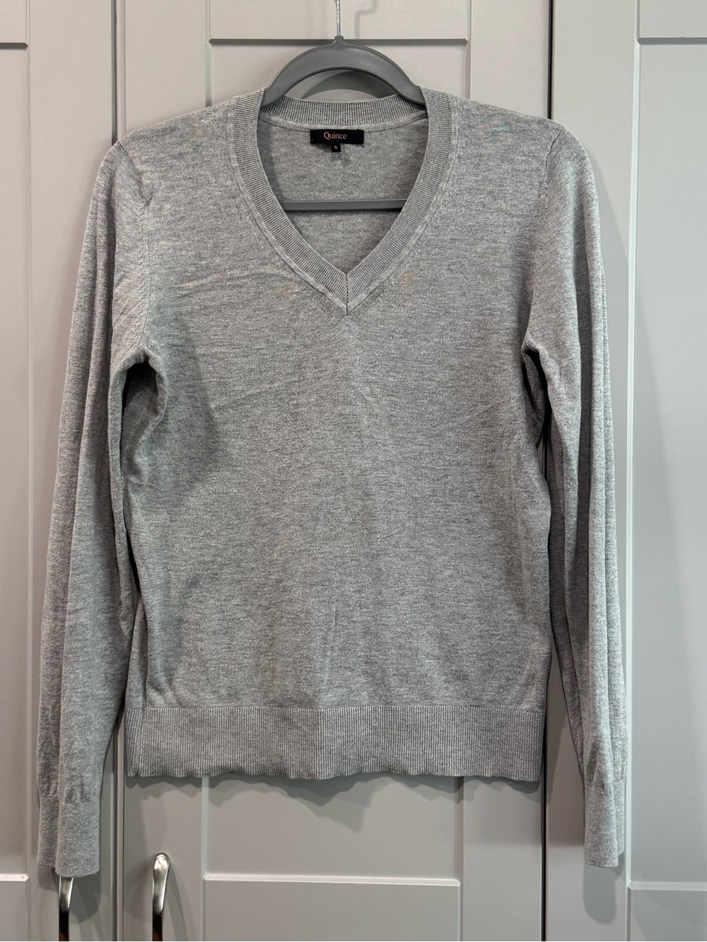 Quince Light Gray Men's V-Neck Sweater